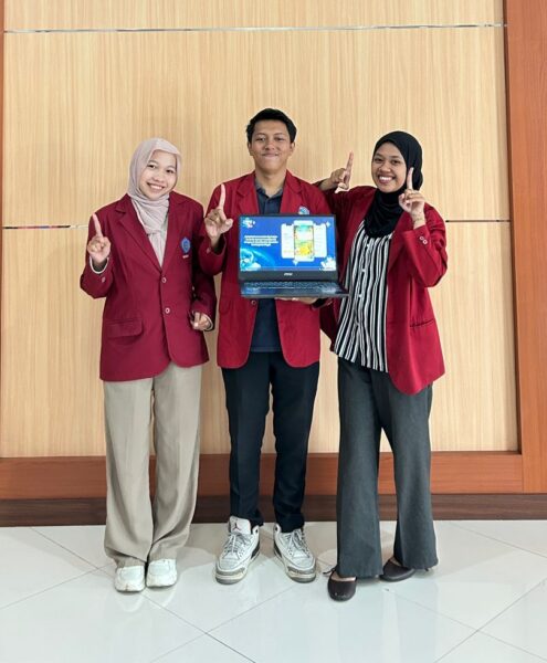 Tiga Mahasiswa