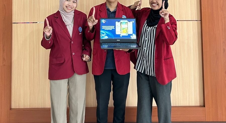 Tiga Mahasiswa