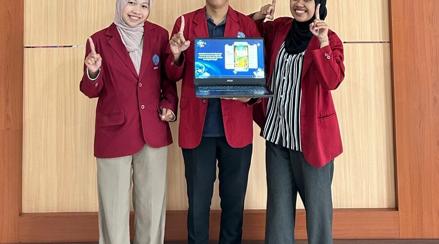 Tiga Mahasiswa