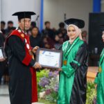 capaian membanggakan yang diraih oleh Suhaillah Himatul Uliya wisudawan terbaik pada periode wisuda tahun ini.